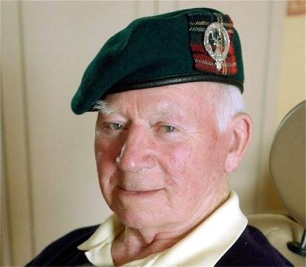 Aug. 20, 2010 – Pipes of Christmas to Remember D-Day Piper Bill Millin
